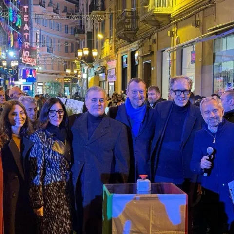 Toto Cutugno illumina la città di Sanremo