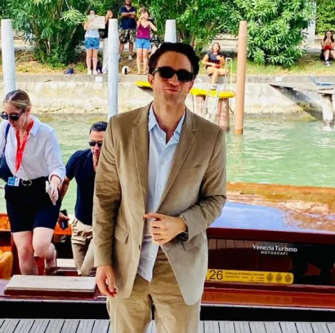 ve2026-04 Robert Pattinson
